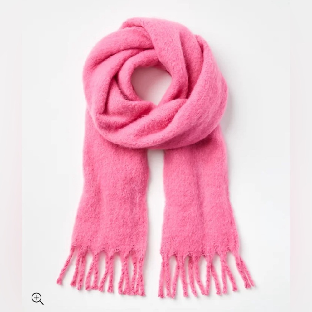 LOFT NWT Cozy Fringe Scarf -‎ Perfectly Pink